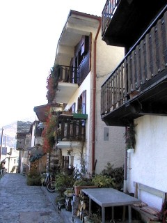 larie31.jpg (24393 bytes)